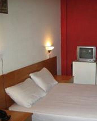 Sky Hotel Nicosia Værelse billede